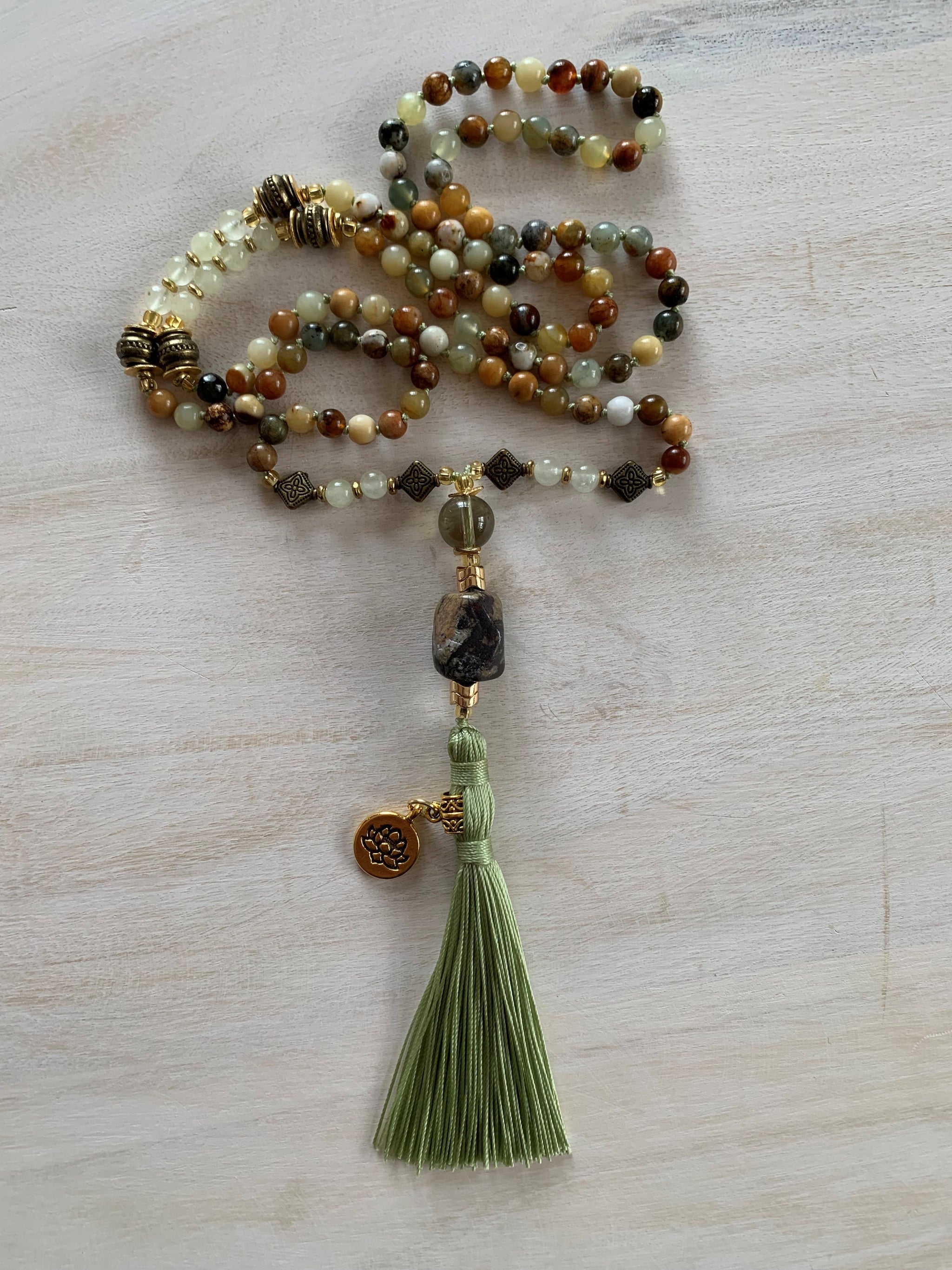 EMMONS New Fire Jade Serpentine meditation Mala