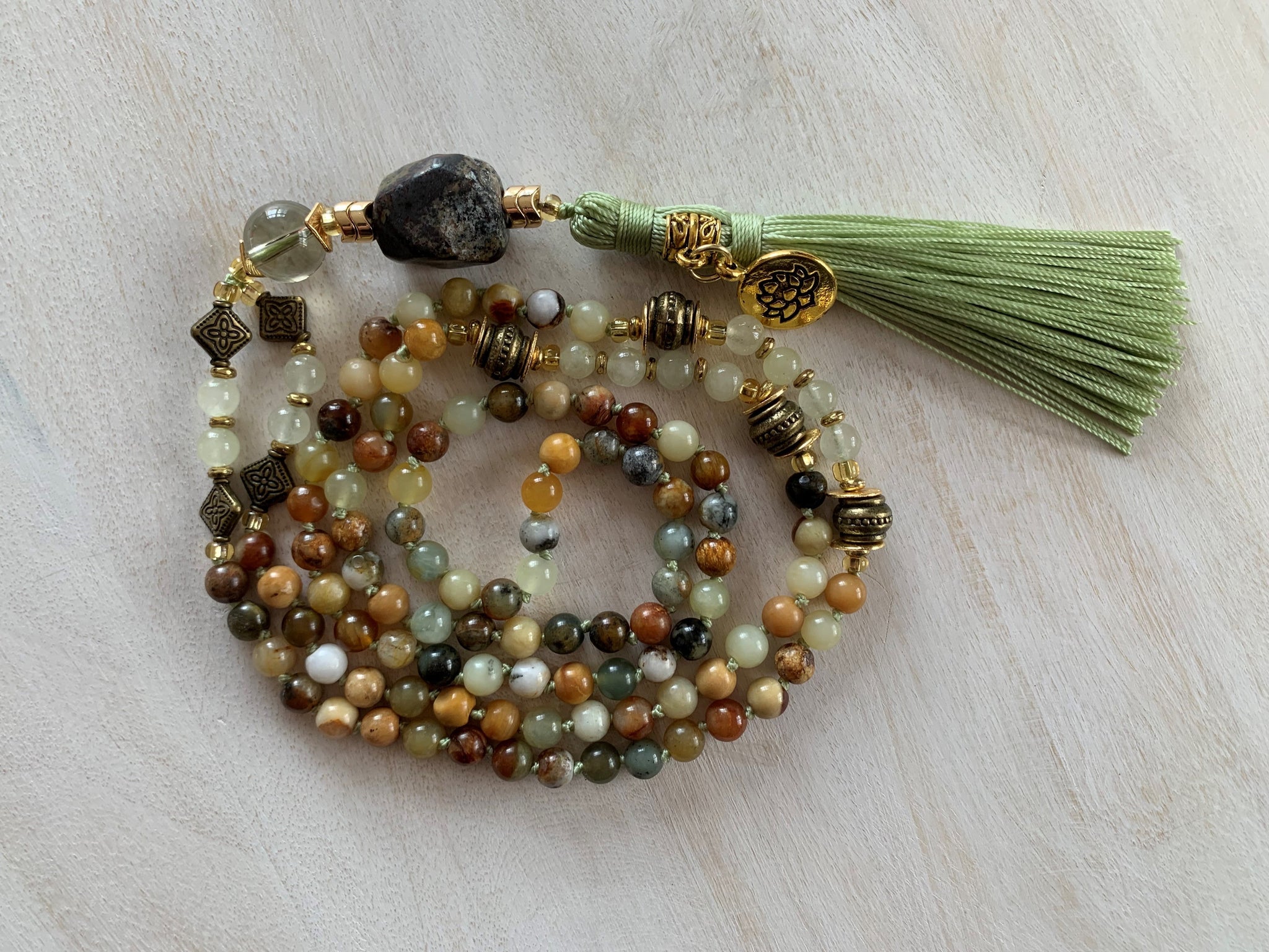 EMMONS New Fire Jade Serpentine meditation Mala